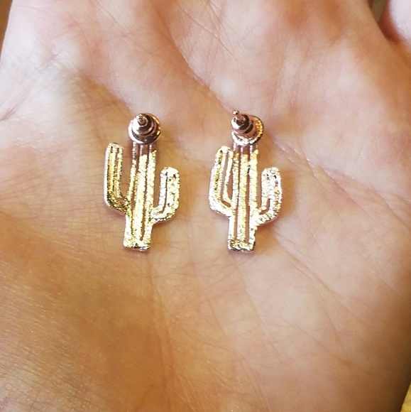 NWOT Adorable Rose Gold Cactus Studs - Picture 7 of 7